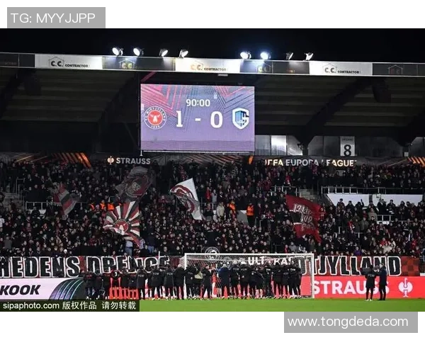 中超赛场阿森纳大胜本菲卡争议判罚引发全场热议