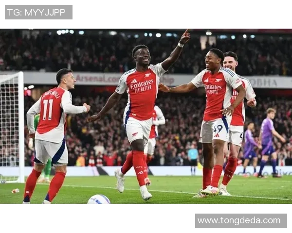 欧冠大战：皇马狂胜曼联4-0赛场气氛瞬间沸腾