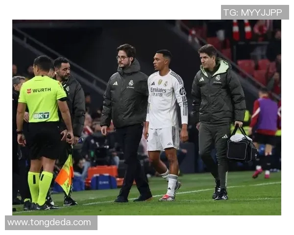 意甲激战：皇马与里昂战平乌龙球引发热议转会传闻四起