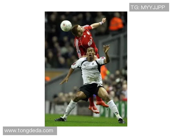 足总杯激战利物浦与巴萨握手言和帽子戏法引发争议判罚风波