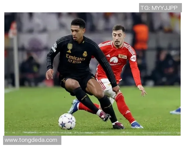 欧冠激战:皇马狂胜曼联4-0全场数据解析引发热议 欧冠激战:皇马狂胜曼联4-0全场数据解析引发热议