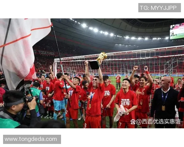 西甲焦点战巴萨与尤文图斯互交白卷全场气氛紧张引发球迷热议 西甲焦点战巴萨与尤文图斯互交白卷全场气氛紧张引发球迷热议