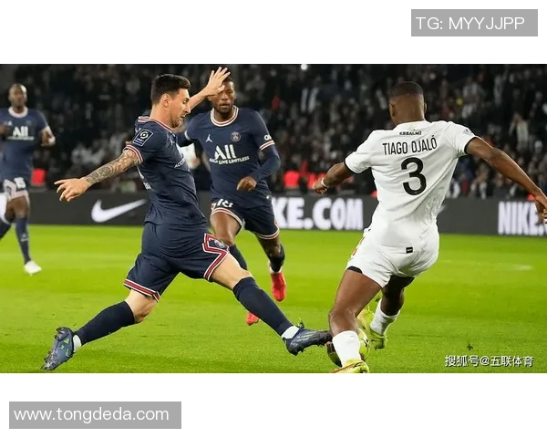 欧联杯激战巴黎圣日耳曼强势击败曼联晋级点球大战精彩瞬间回顾