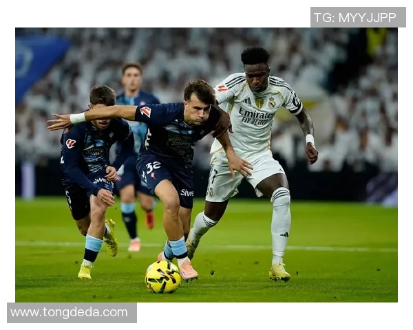 欧冠大战：皇马大胜曼联红牌争议引发全场热议