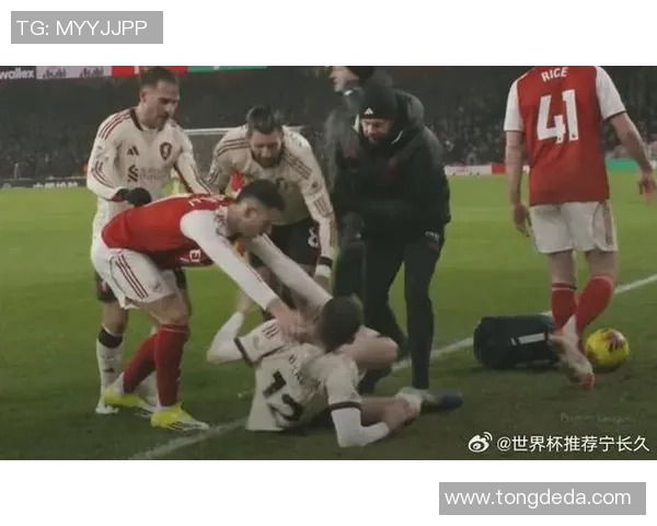 世界杯焦点战利物浦与曼联战平转会传闻引发球迷热议与期待