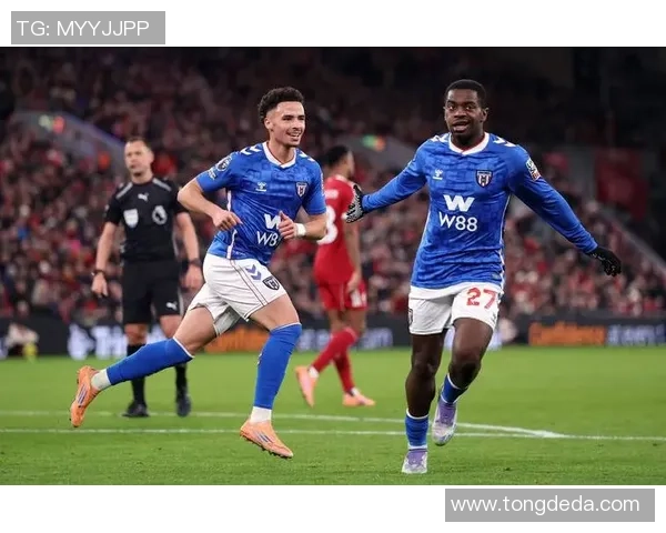 利物浦狂胜曼联五球乌龙球瞬间点燃全场激情数据分析